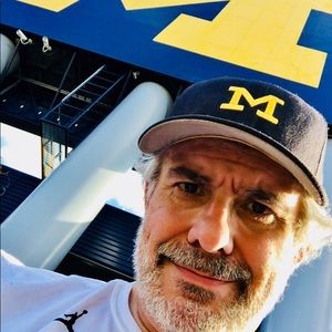 Source for cool vintage caps, snapbacks & jerseys!